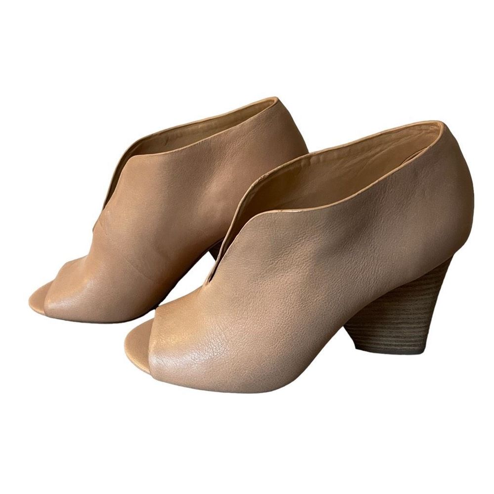 Vince Camuto ANDRITA ANKLE BOOTIE/SHOE SIZE 8